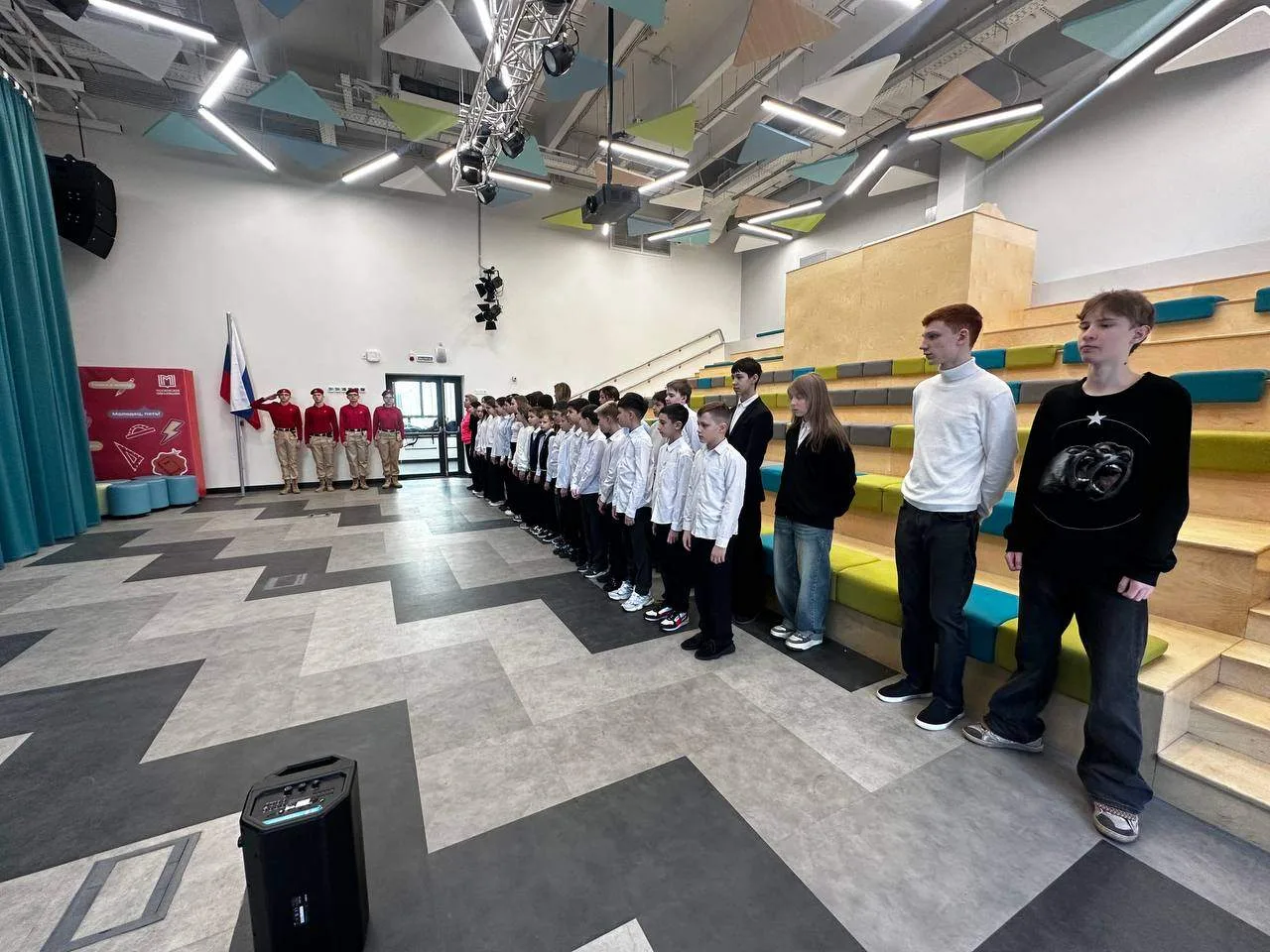 Церемония поднятия флага🇷🇺   Каждую неделю наши ребята начинают с церемонии поднятия Государственног
