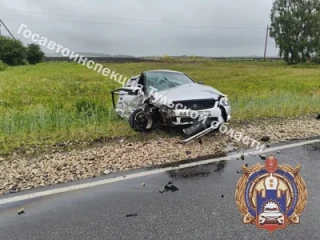 ⚡️В Веневском районе пьяный водитель вылетел на встречку и протаранил другую машину. 

Авария случил