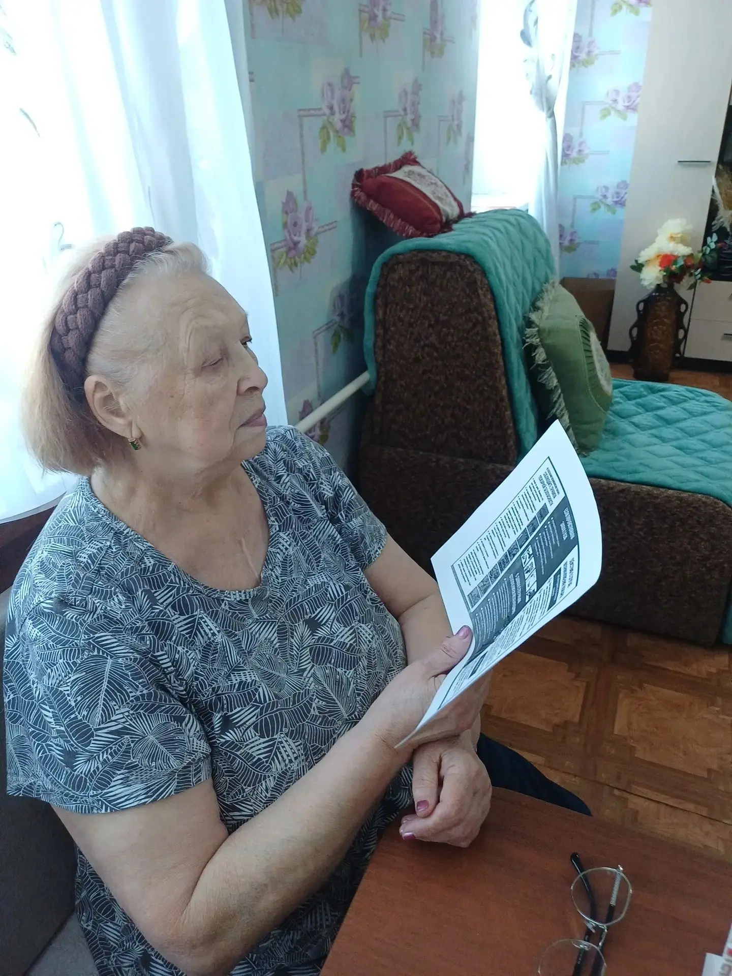 Социальные работники КЦСОН Крапивинского округа с гражданами пожилого возраста и инвали...