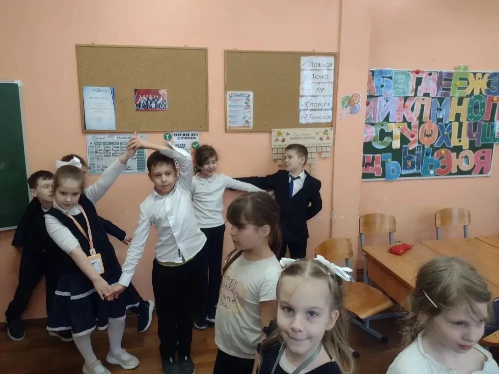Для учеников первых классов нашей школы прошёл необычный праздник, одновременно радостный и грустный