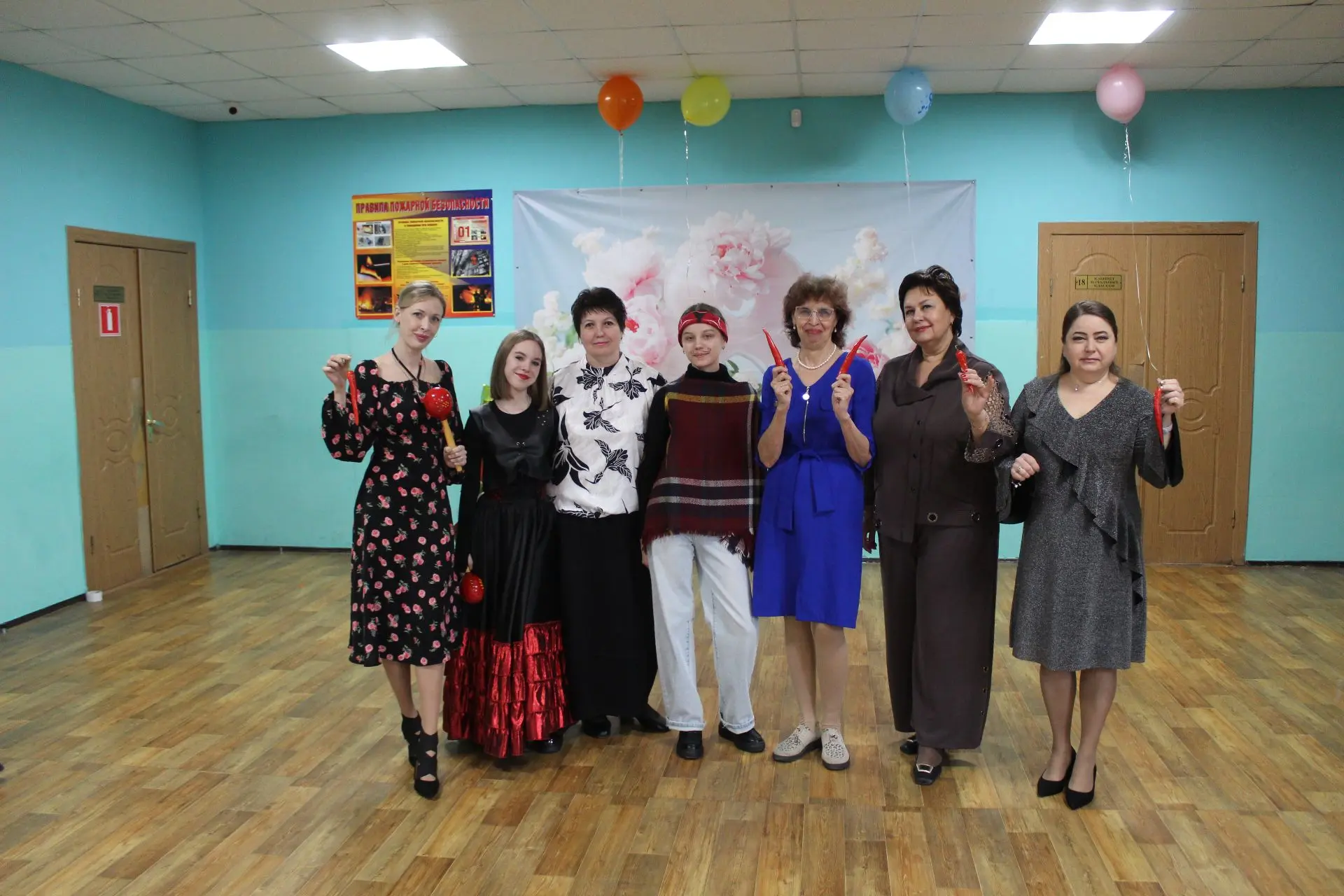 В нашей школе 8 марта стало настоящим международным праздником! Прекрасная половина нашего коллектив