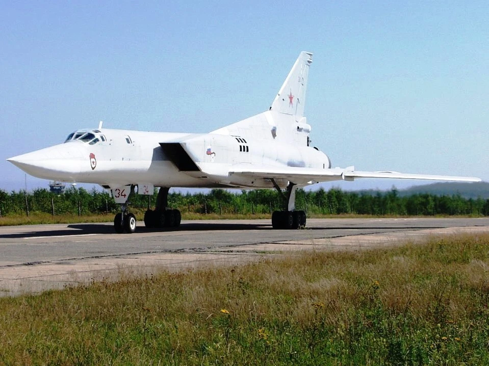 ❗Военный самолёт упал в Иркутской области

Военный самолет ТУ-22М3 при заходе на посадку упал в Боха