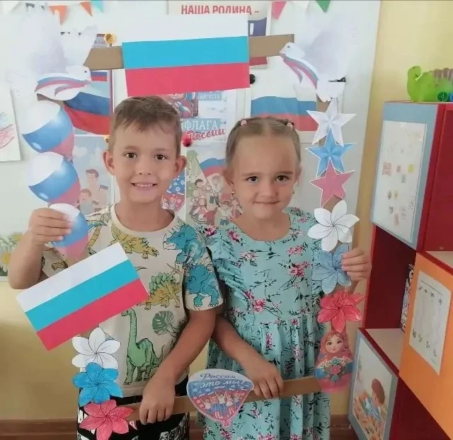 🇷🇺 Счастливое мгновение в цветах триколора!