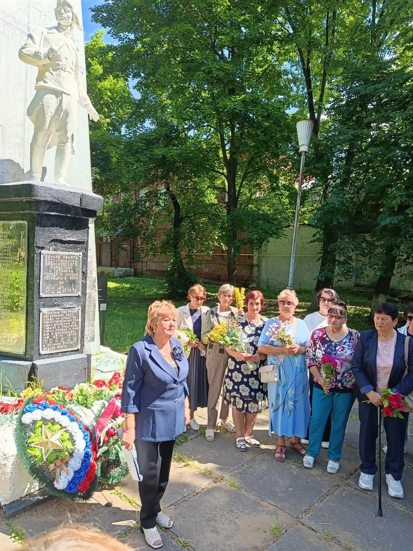 Митинг, посвящённый Дню памяти и скорби, состоялся сегодня у памятника погибшим лётчикам-вязниковцам