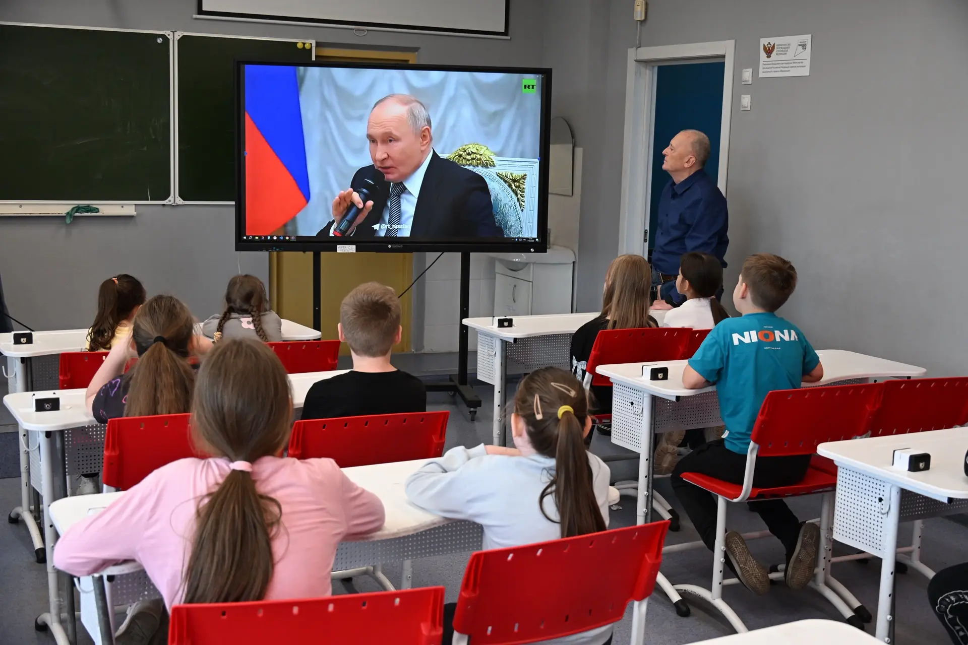 🇷🇺 17 июня детский лагерь "Дружный" посетил директор центра патриотического воспитания «Память Оте
