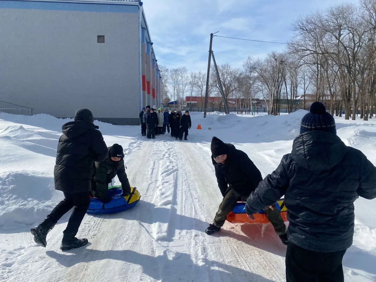 🌨️Наши второклассники окунулись в мир зимних забав! 🎿 Зимняя школа превратилась в настоящую игровую 