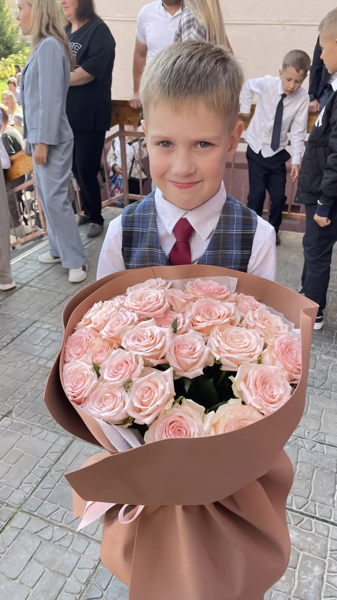 Все соцсети сегодня пестрили фотографиям со школьных линеек🍁