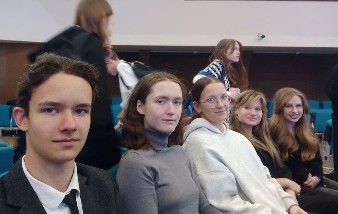 📣10 декабря в "Юниоре" десятые классы посетили "Встречу со смыслом" с Почетным работником высшего об