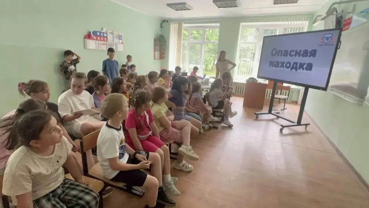 Как в нашем лагере прошёл «День безопасности» ☀️
Вместо обычных игр — эстафеты с правилами. Ребята б