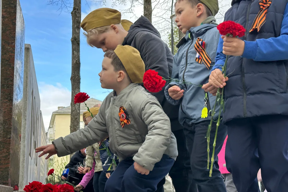 Вечный огонь зажгли у Обелиска в Лихославле🔥🕊  В Лихославле в канун Дня Победы на Обелиске воинам-ос