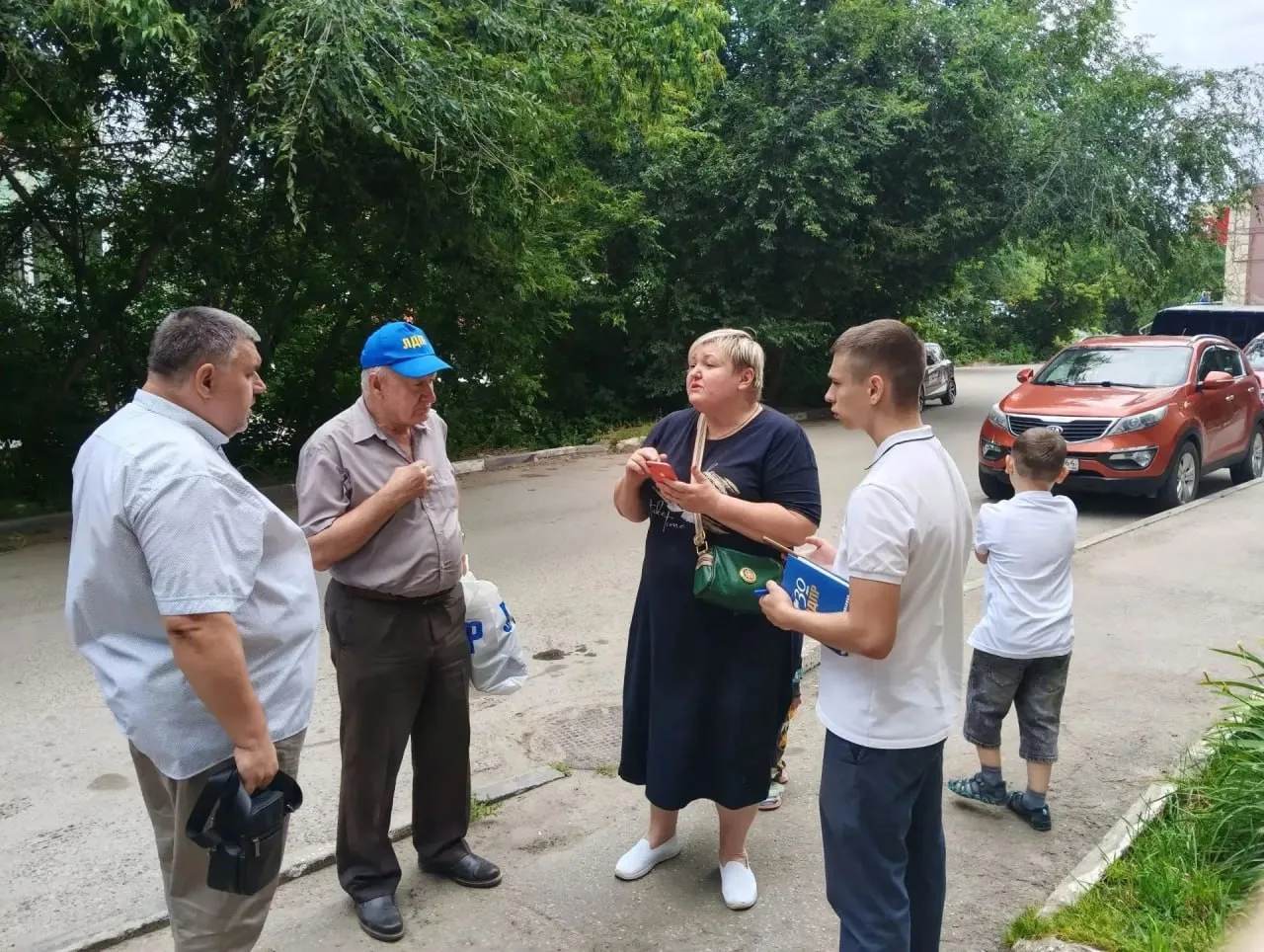 Жители Ленинского района пожаловались на ущерб от упавших деревьев

Представитель молодежной организ