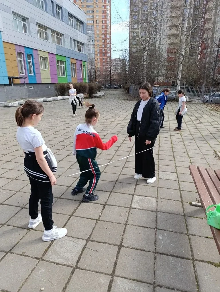 Дворовым играм быть! По инициативе советника директора по воспитанию, учителя физической культуры вм