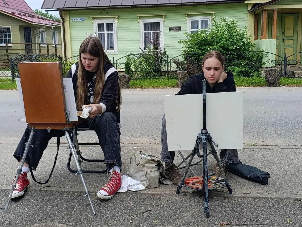 🌿🎨 Дорогие друзья!

С радостью делимся впечатлениями о нашем летнем пленэре в Изборске, который пр