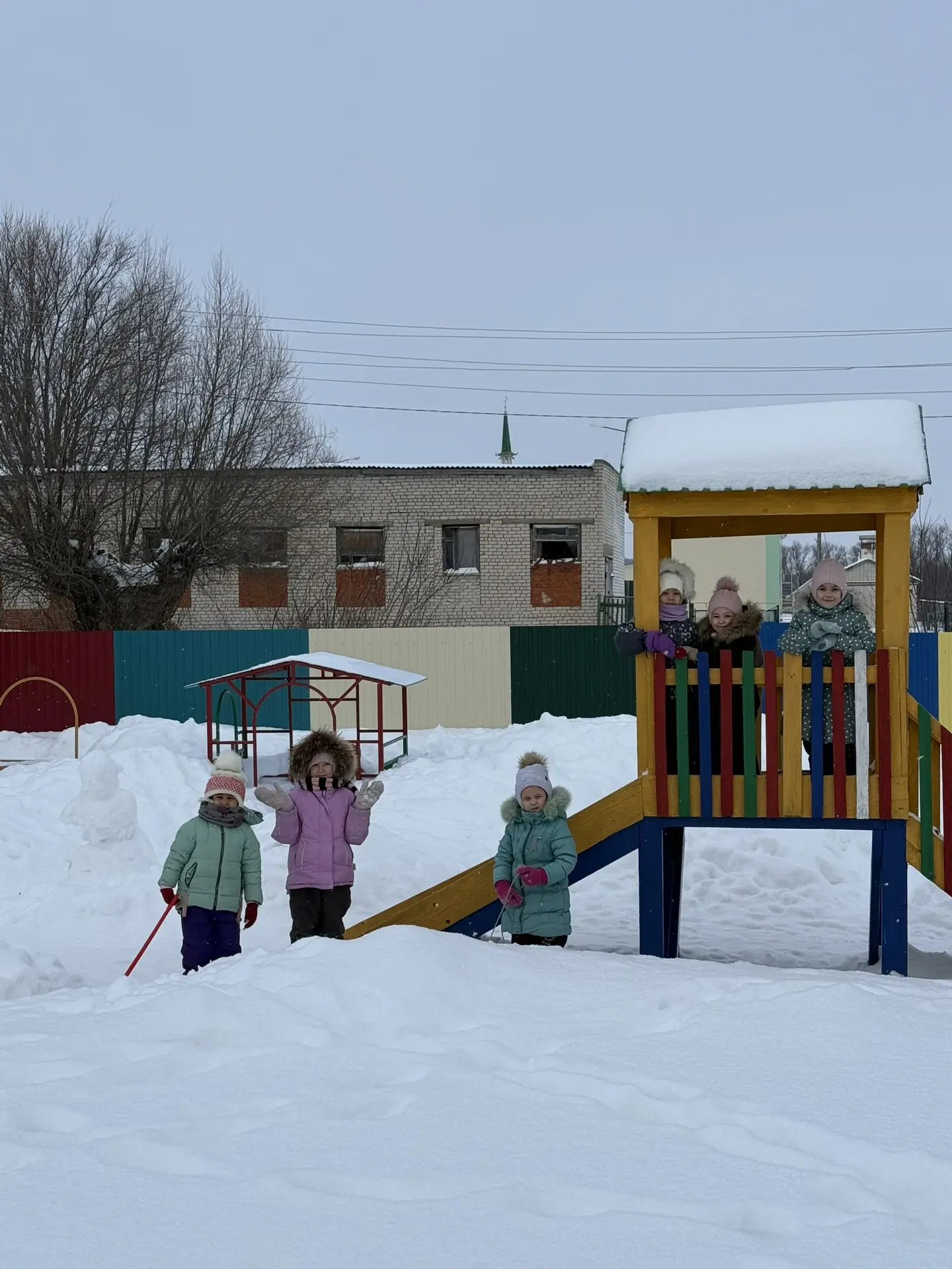 ❄️ Кышкы маҗаралар: ни өчен балаларга кыш көне урамда  йөрү шулкадәр мөһим? ❄️

Кадерле әти-әниләреб