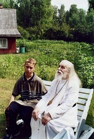Будь послушен во всем своим горячо любящим тебя родителям и всем старшим. Украшай себя ...