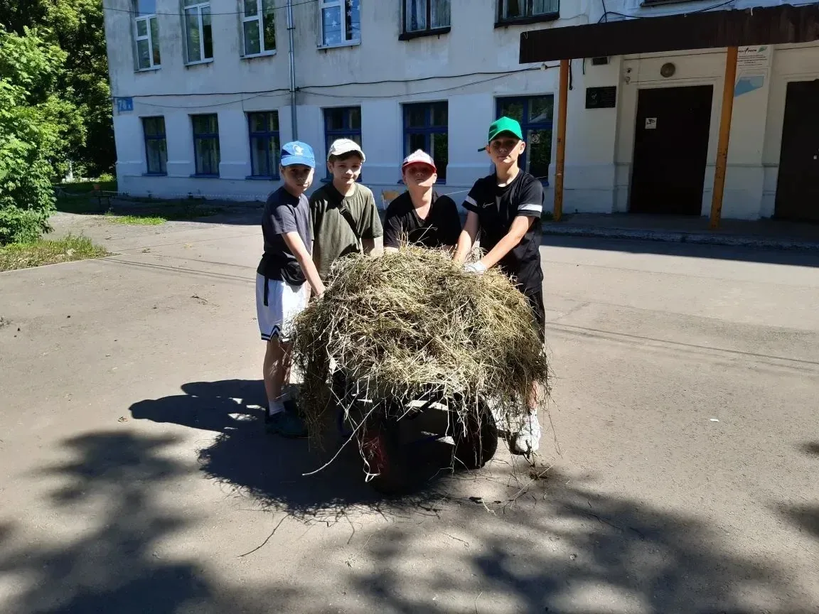 🛠ТРУДОВОЙ ДЕСАНТ/ЛТО

🌾На территории нашей школы периодически проходит трудовой десант по уборке с