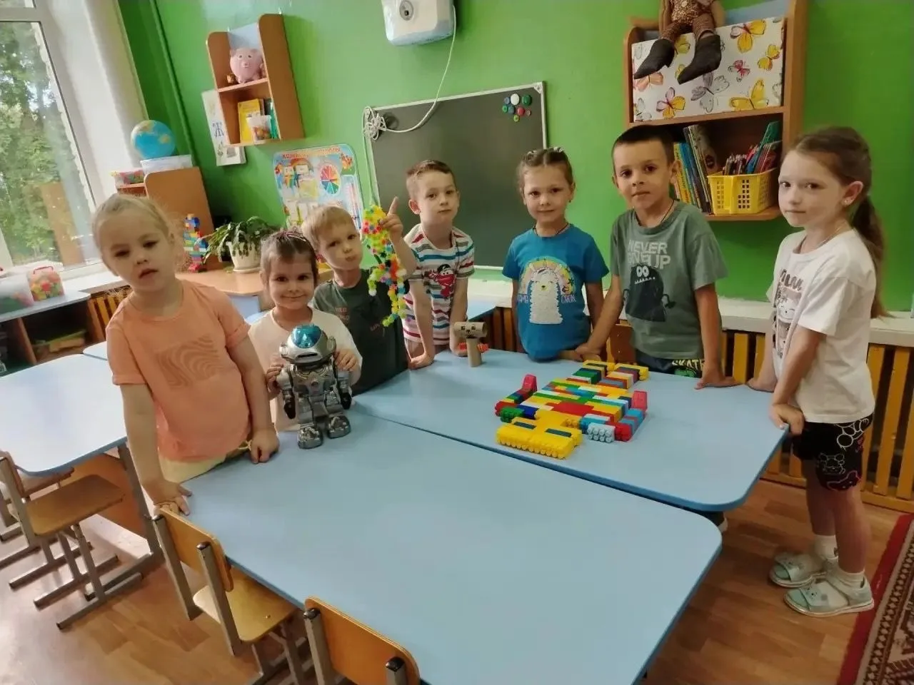 День робототехники: строим будущее вместе 🤖

Воспитанники групп «Семицветик» и «Звоночки» погрузили