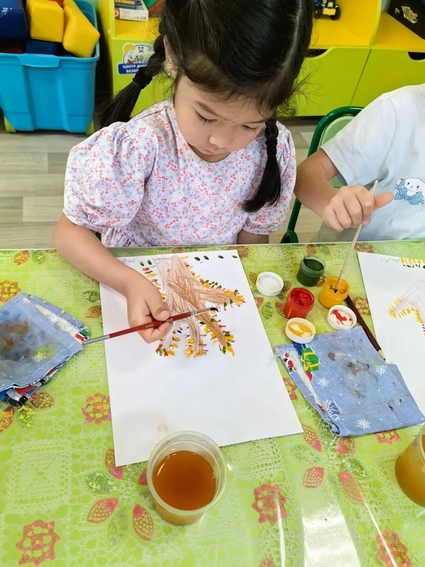 🎨 Юные художники из группы «Гномики» творят волшебство!