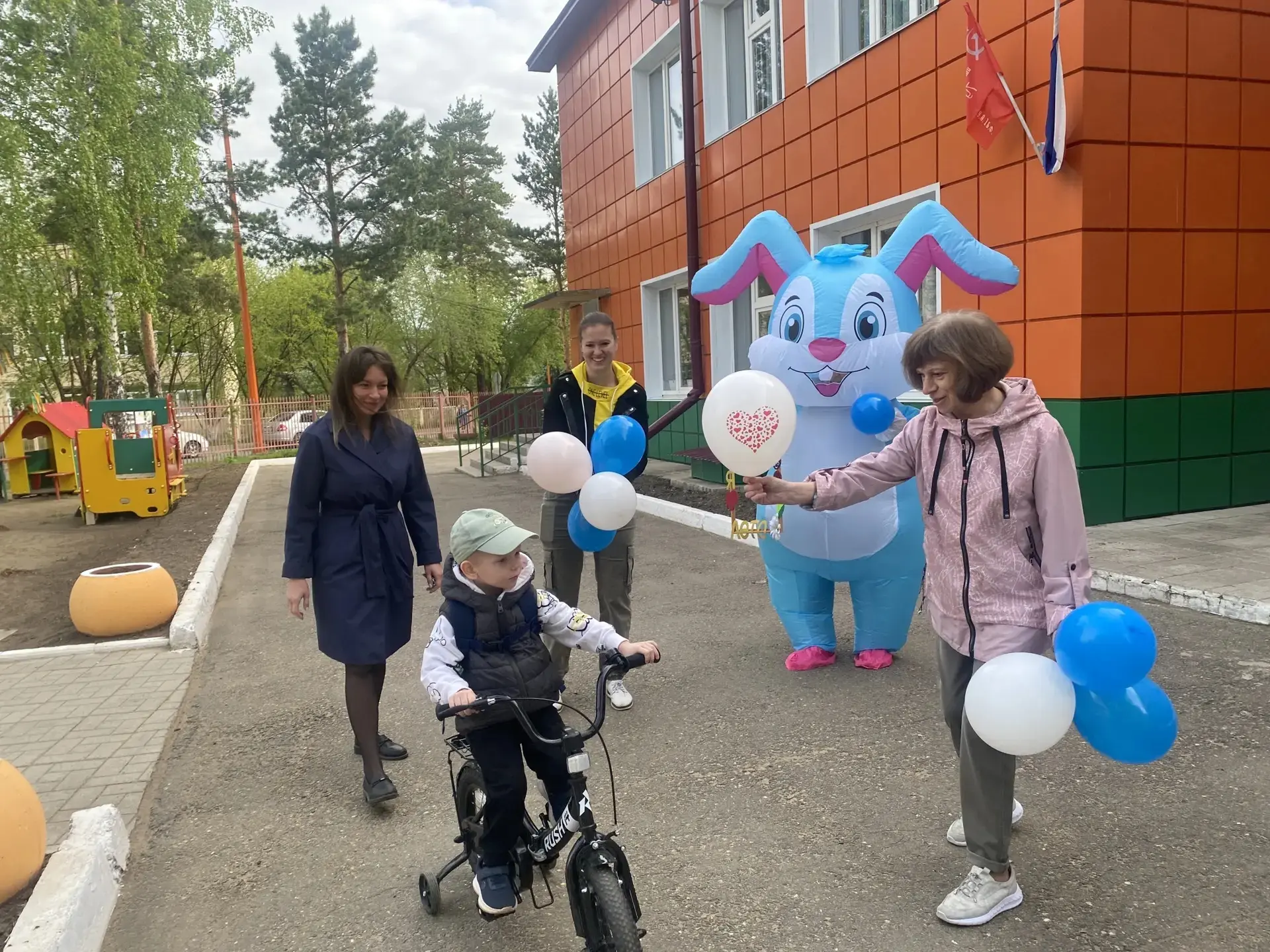 1 июня, в нашем детском саду царила по-настоящему праздничная атмосфера — мы отмечали Международный 
