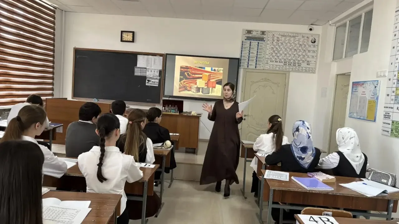 👩🏻‍🏫Педагоги Карабудахкентского района обменялись опытом в рамках декады естественных наук  📚Открыты