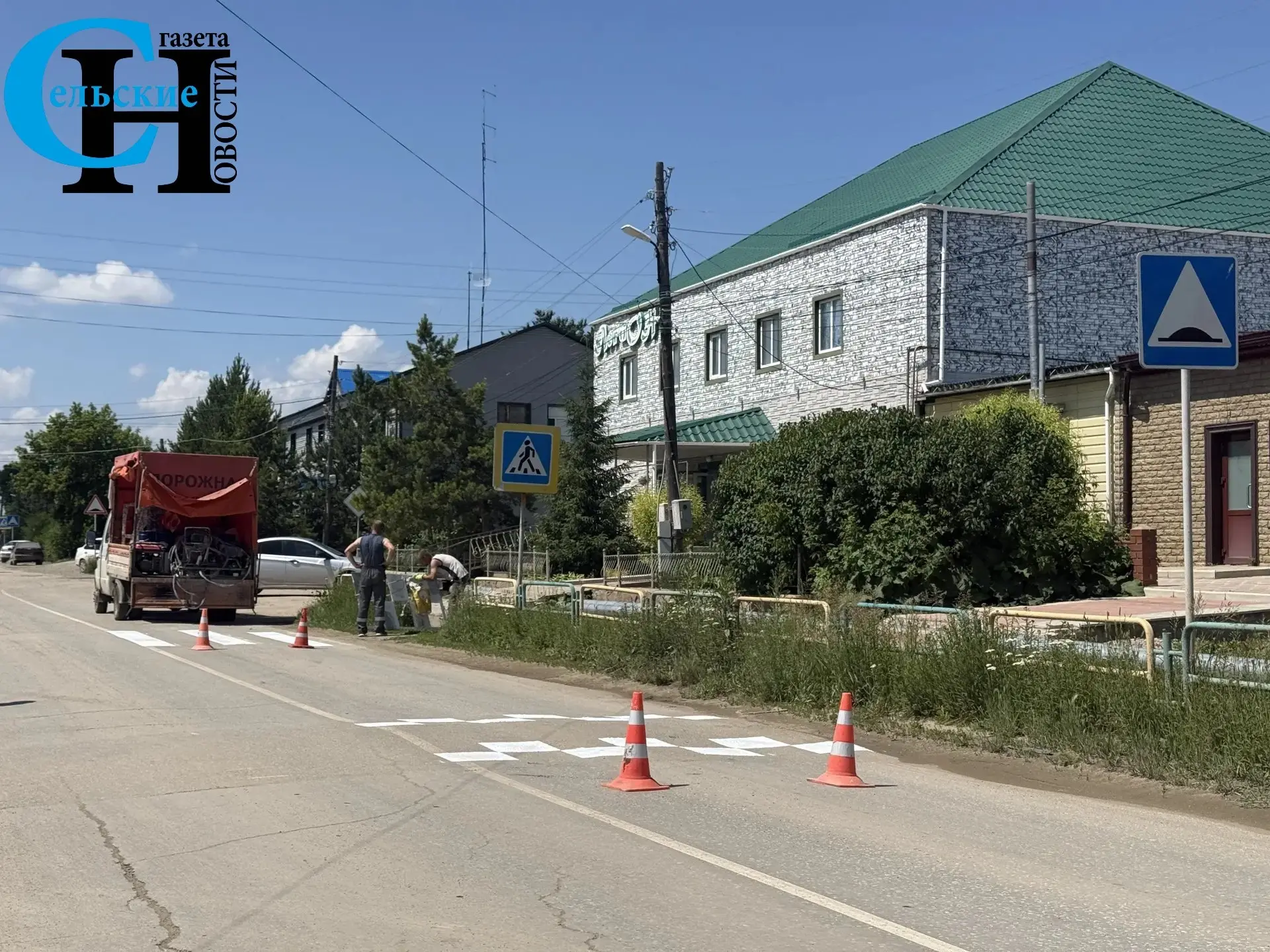 🛣В Бредах обновляют дорожную разметку

Выполняют такие работы в рамках планового технического обслу