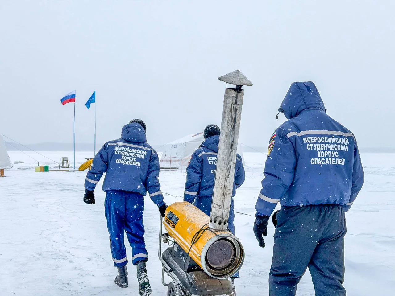 46 студентов и сотрудников СОМК начали круглосуточное дежурство у Крещенских купелей  ❄️ В Екатеринб