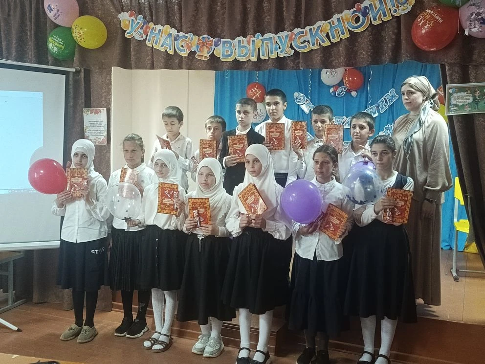 В 4 б классе прошло  мероприятие "Прощание с начальной школой. Классный руководитель Ма...