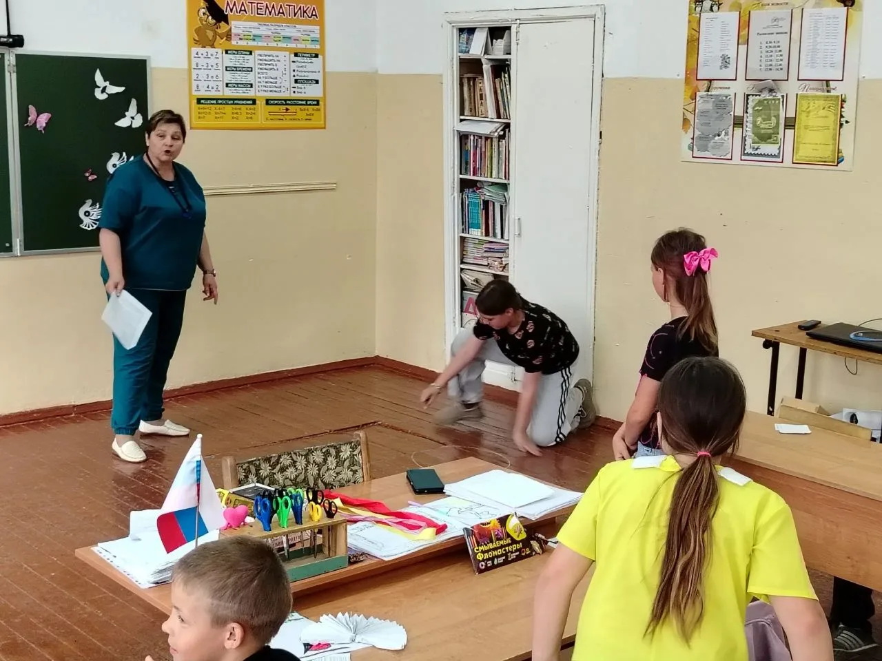 Дмитриевская ООШ. 
Сегодня в нашем лагере "Радужная страна" - День туристов.
 Утро начали с весёлой 