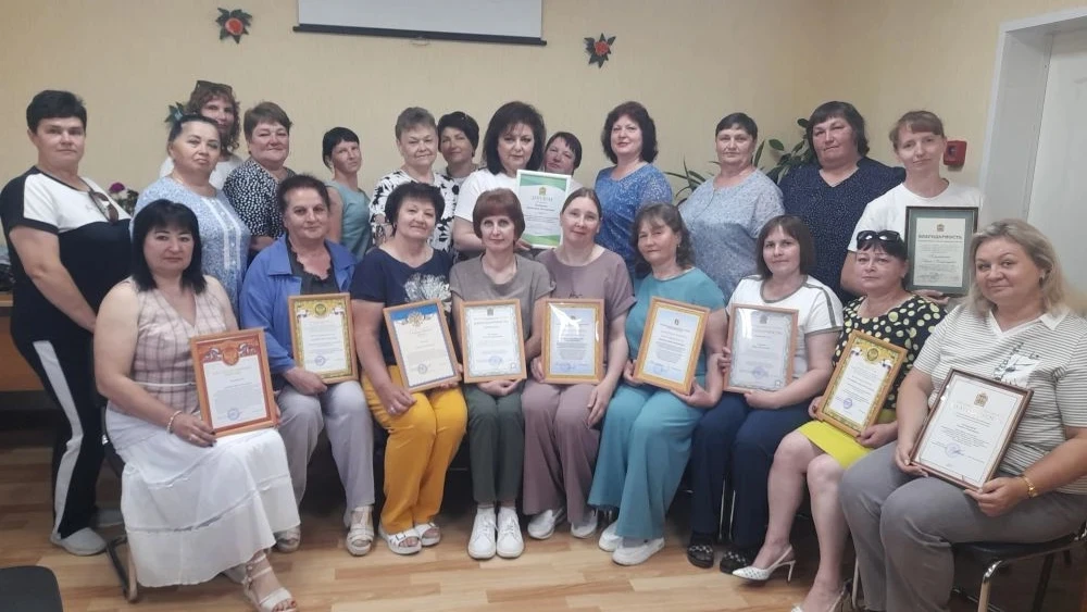 В Колышлейском районе наградили социальных работников по случаю их профессионального праздника.
В ст