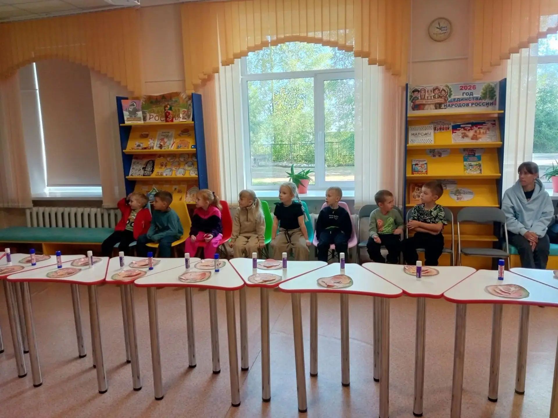 🏛 «За руку с семьей»: путешествие в детскую библиотеку 📚!