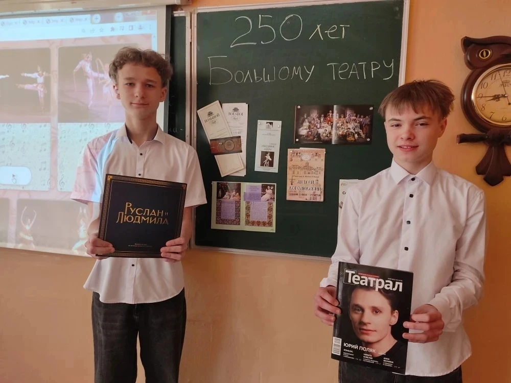 🎭 Разговоры о важном: взгляд из-за кулис.  Учебная неделя традиционно стартовала с внеурочного занят