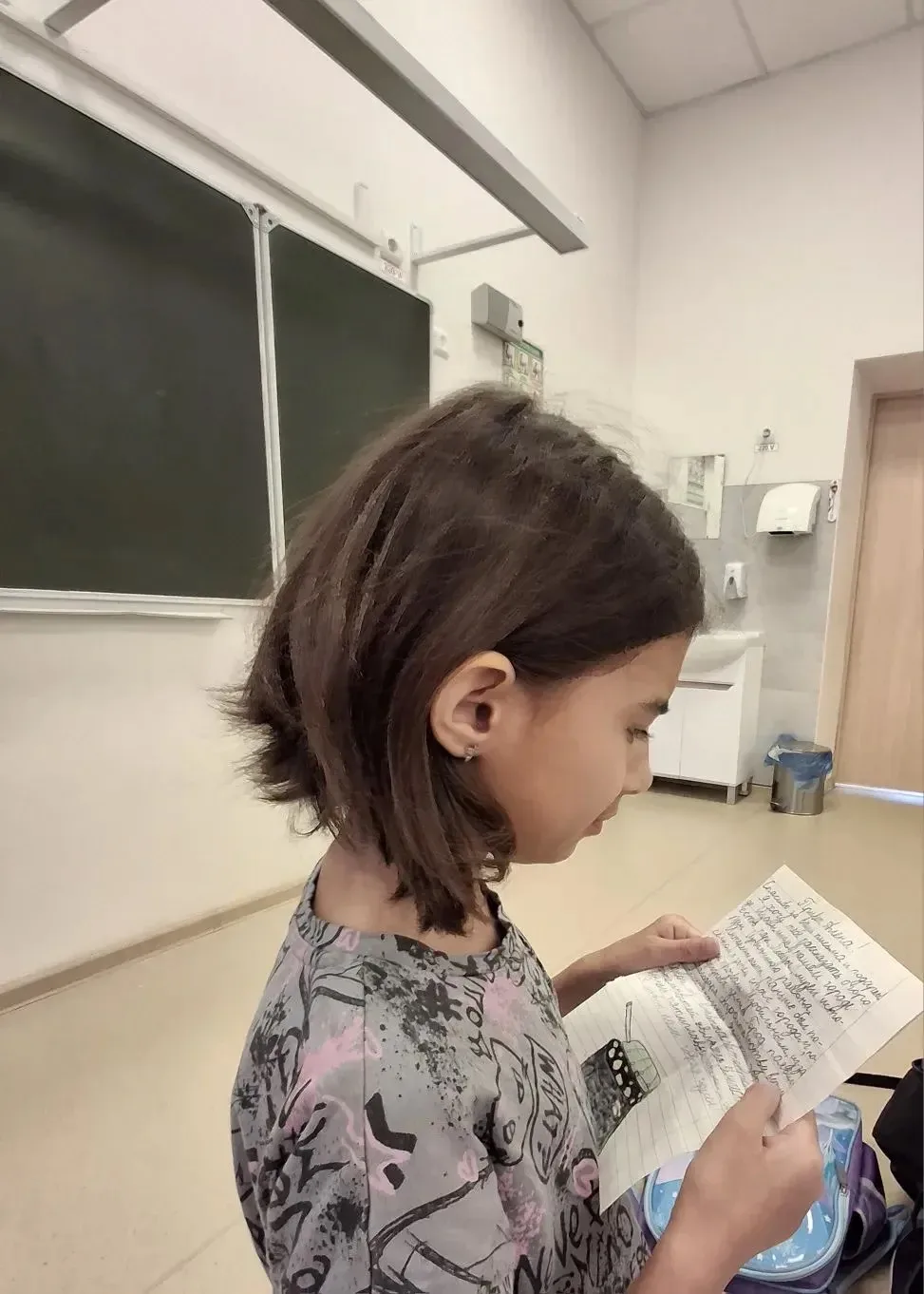 С окончанием учебного года учеников 2 "Б" класса поздравили друзья по переписке из города Изобильног