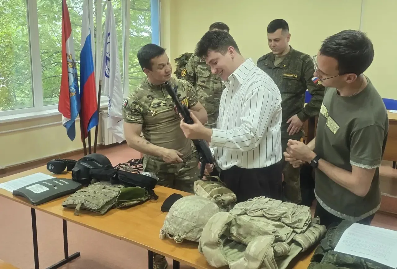 Встреча с ветеранами СВО  Будущий учитель обязательно должен знать все о ходе СВО и знать о новом, ф
