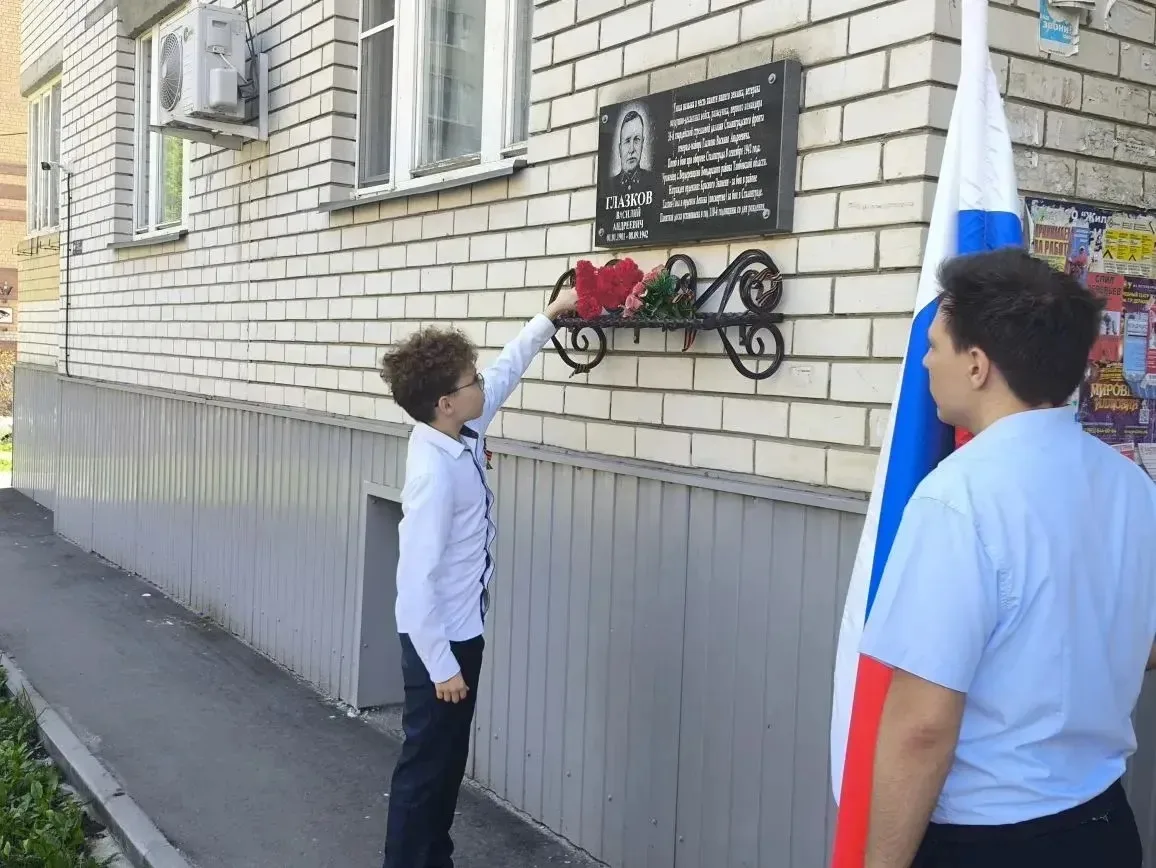 Сегодня советник директора по воспитанию и учащиеся нашей школы почтили память героя Великой Отечест