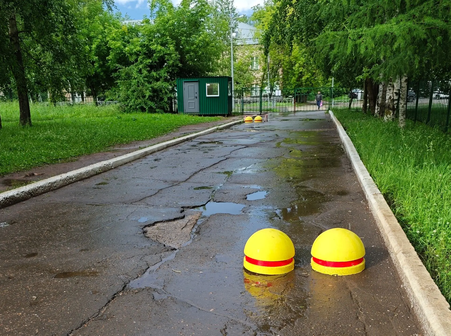 А мы продолжаем делать нашу школу еще красивее!! За счет собранной макулатуры, приобрел...