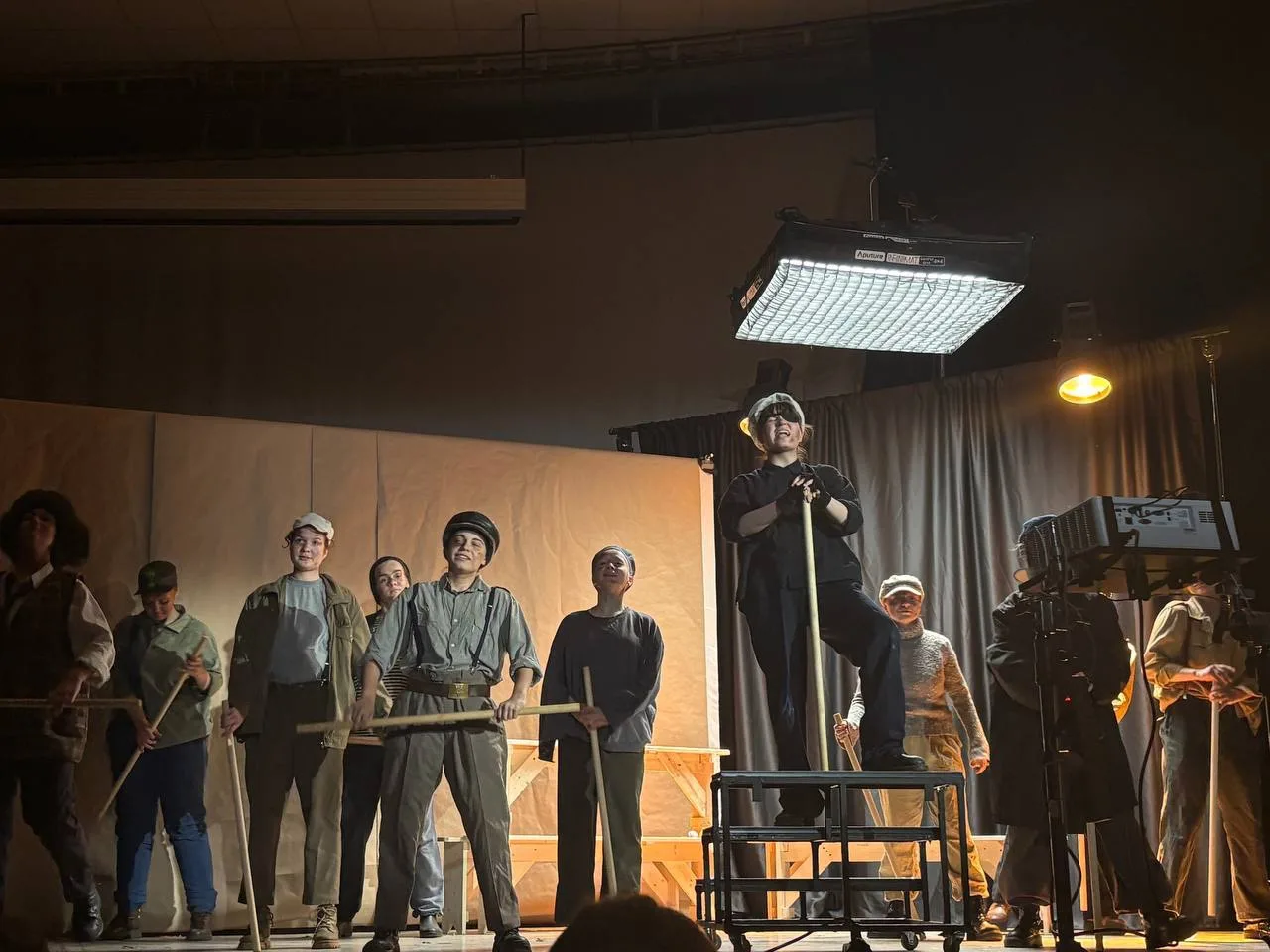 🎭«Последние правки» открыли новый сезон премьерой спектакля «ШКИДа!»