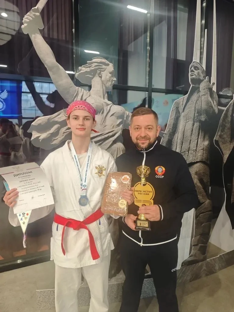 Рубрика «Гордость школы» 🏆  Орлова Эллина, ученица 11А класса, достойно выступила на первенстве Росс