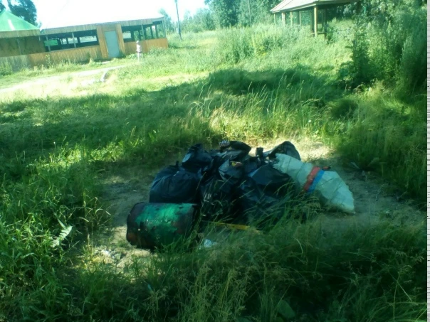 В этот день в Ревде в 2017 году на Водной прибрались волонтеры

На «стихийном» пляже прибрался Васил