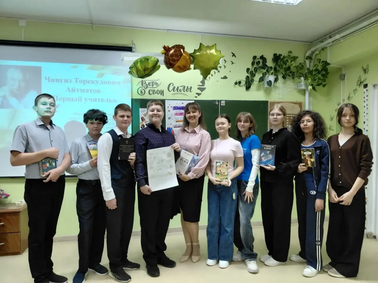 📚В преддверии Дня учителя литературный клуб "МАК" собрался в уютной аудитории, чтобы о...