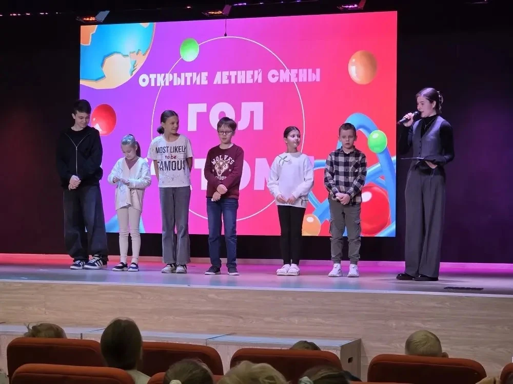 В школе на Глеба Успенского состоялась торжественная церемония открытия летней смены городского оздо