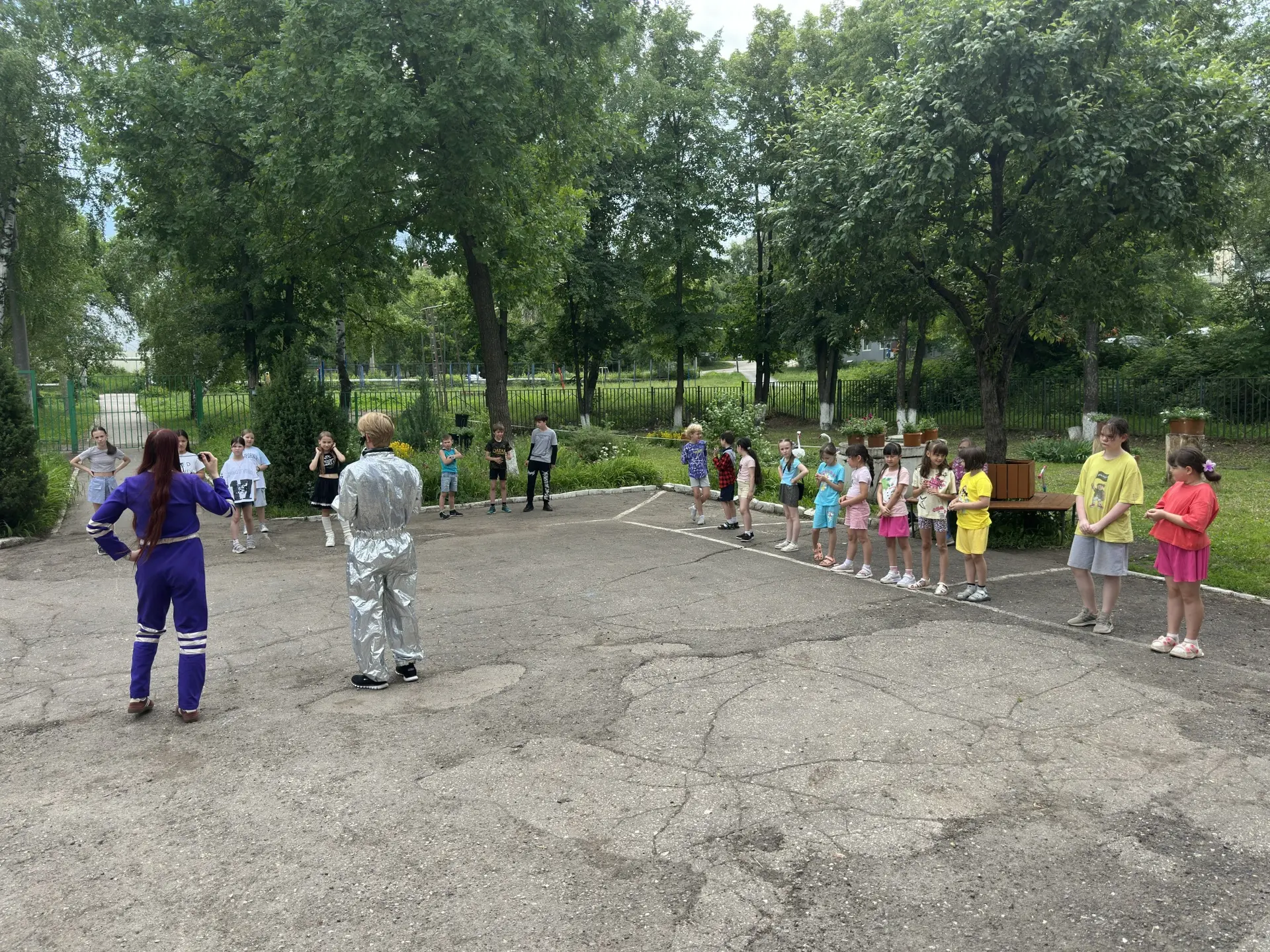 После шашек мы улетели в космос. Дети узнали тайны Вселенной через интерактивы и занимательные опыты