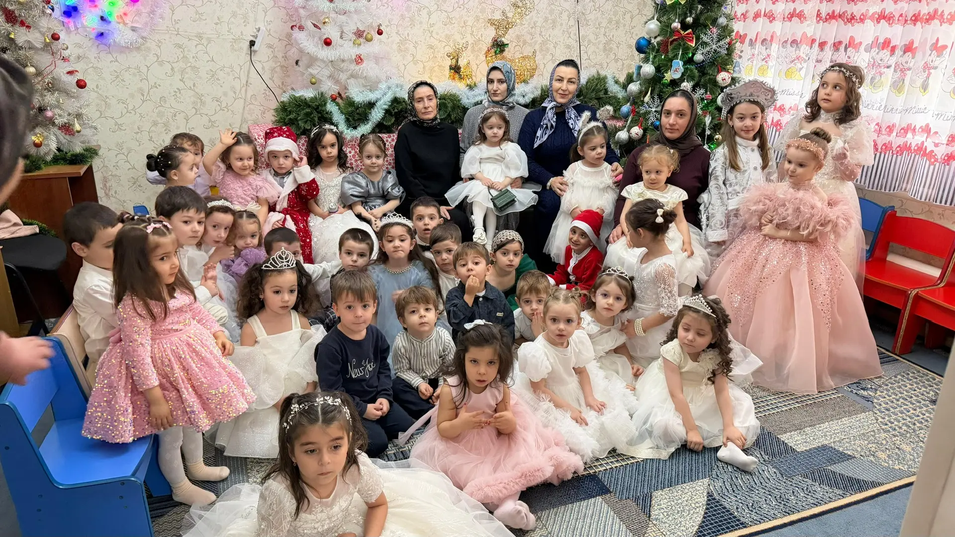 Новогодний утренник во 2й младшей группе