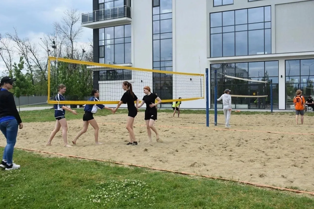 🏐 В Северном парке разыграли кубки по пляжному волейболу.  Соревнования прошли 14 мая среди юношей и