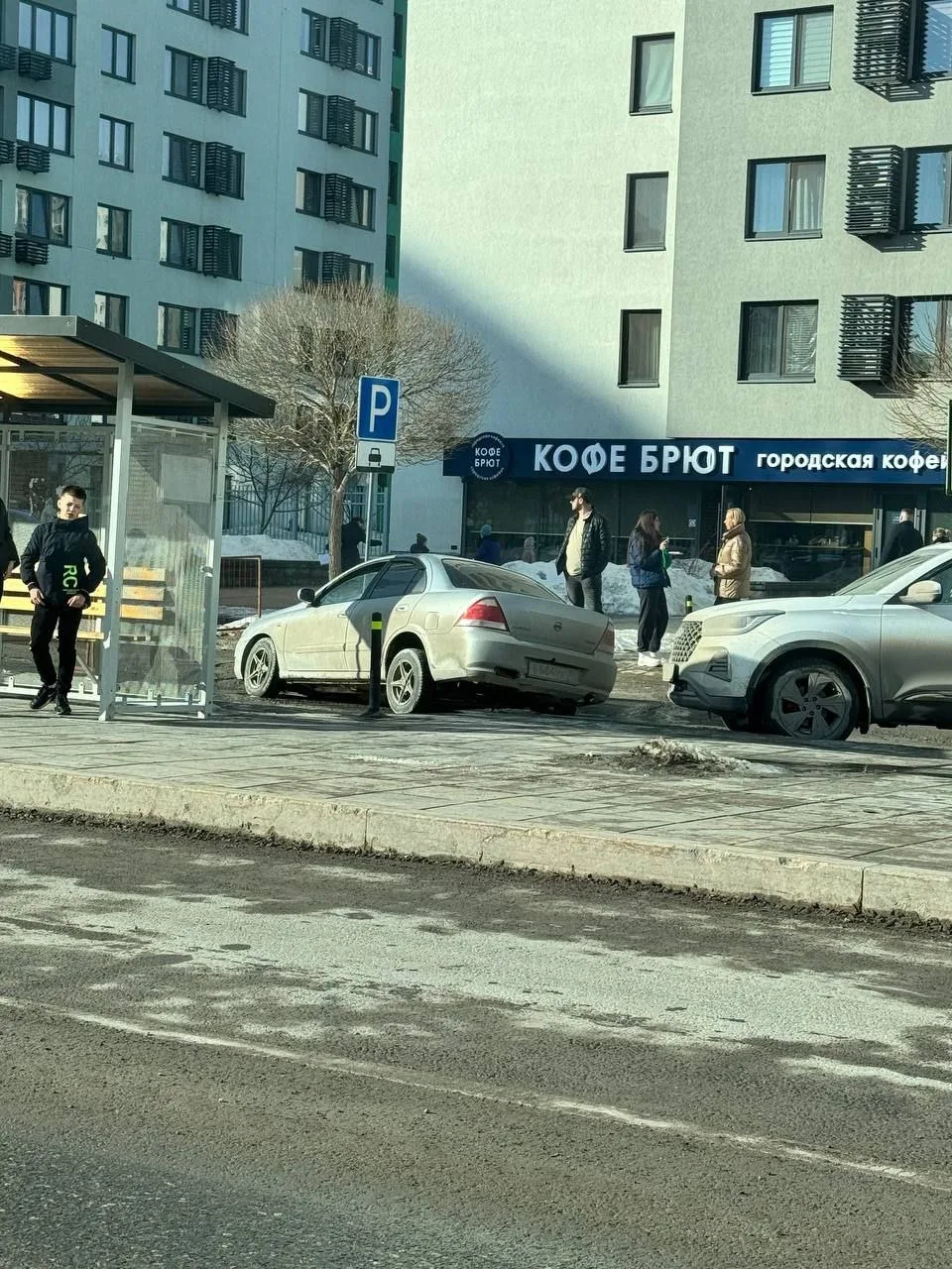 Дела власть имущих города Тюмени в мкр. Европейский / теплотрасса / вылезают наружу как весенние под