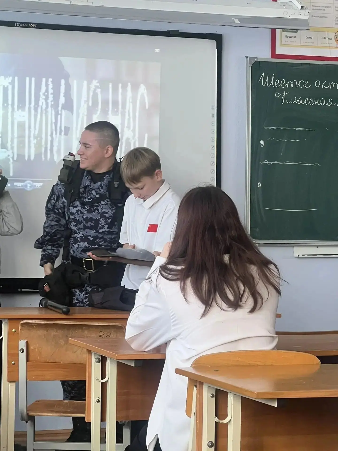 🛡️ Встреча с Росгвардией — 7 «А» в деле! 🛡️7 октября учащиеся 7 «А» класса пообщались...