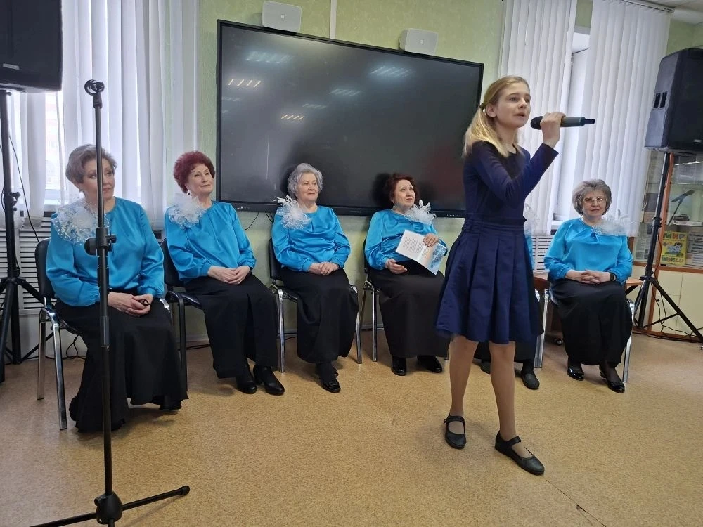 Солисты вокальной мастерской Константиновой Татьяны Семёновны - Супруновы Арина и Аня, ...