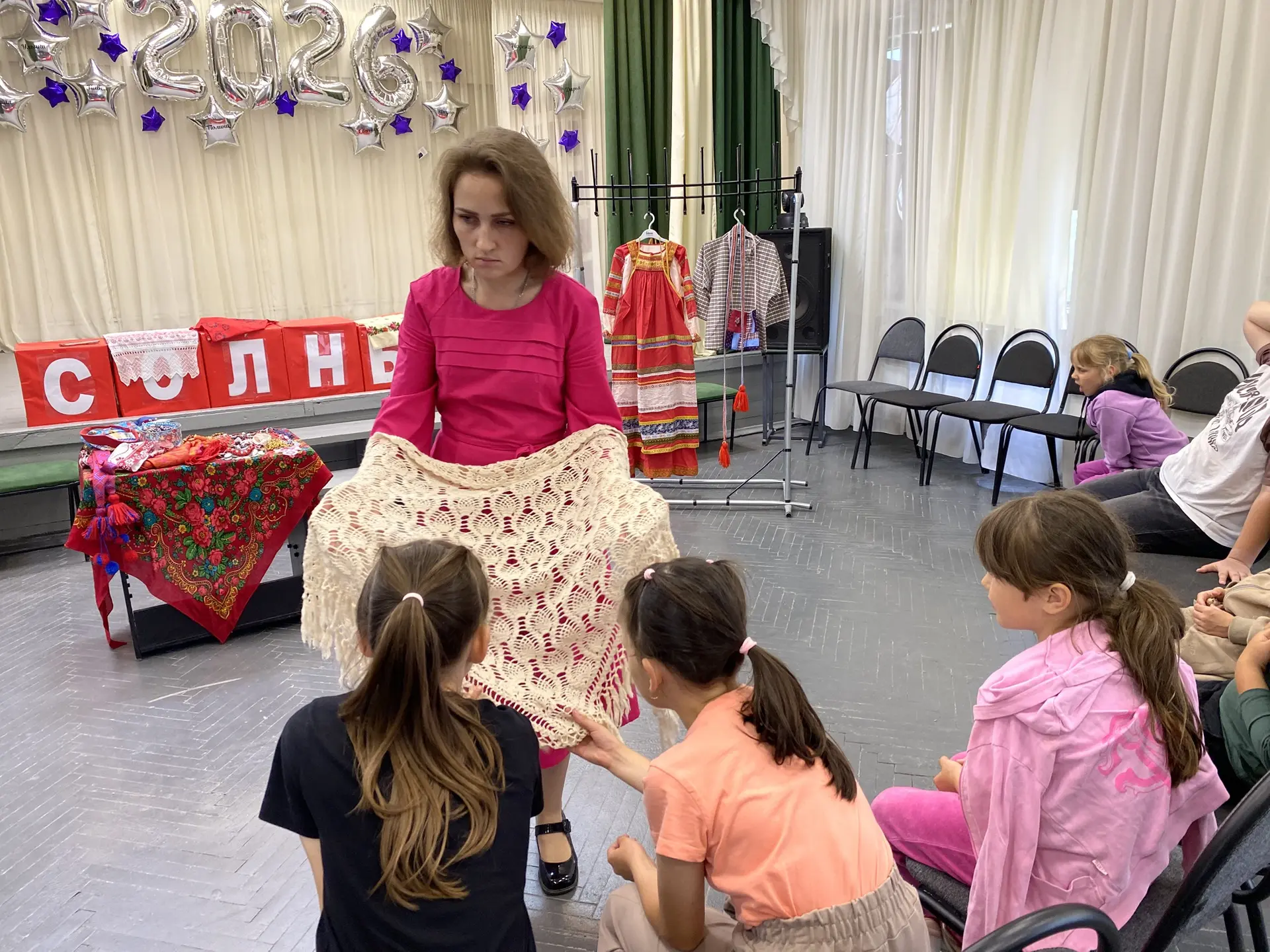 1️⃣1️⃣ день лагерной смены посвящен теме «Я и моя семья» 

💝На творческой мастерской «Подарок свой 
