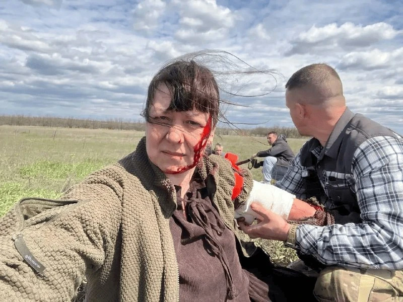 Пострадала руководитель гуманитарной миссии: украинский дрон атаковал машину севастопол...