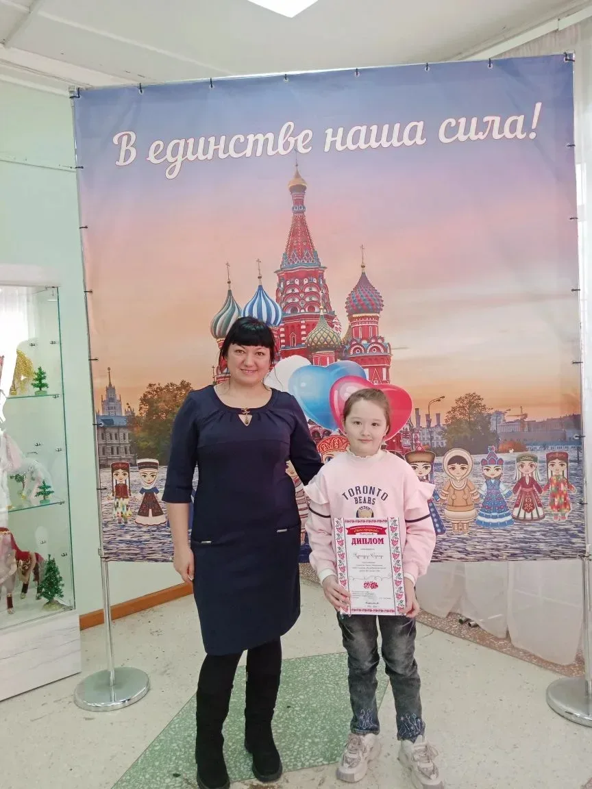🧵🎨1-го марта наши замечательные ученицы — Щукина Василиса, Щукина Полина, Ширинкина Элина и Хуршедзо