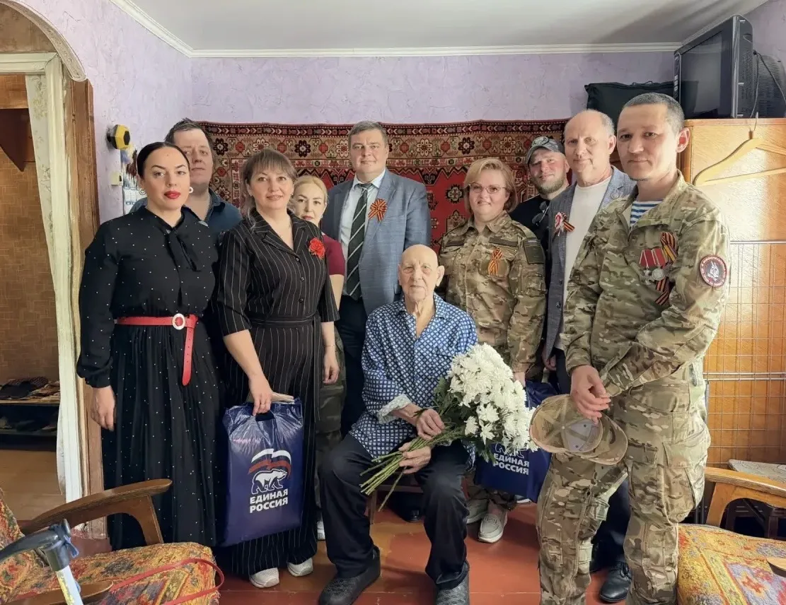 Вместе с коллегами из Кировского местного отделения, участниками спецоперации, активист...